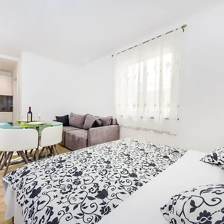Apartment Studio Forum *